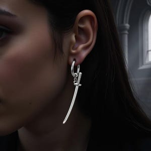 Pendientes de espada de acero inoxidable: aros con espadas samuráis, pendientes góticos unisex, joyas de estética oscura, regalo alternativo