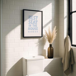 Printable wall art says "Best Seat In The House" , displayed above a toilet.