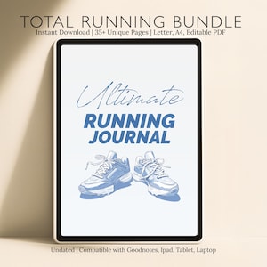Puede incluir: Una tableta digital que muestra una ilustración azul y blanca de zapatillas para correr con el texto "Ultimate Running Journal". El texto "Total Running Bundle" está en la parte superior de la imagen, y el texto "Instant Download | 35+ Unique Pages | Letter, A4, Editable PDF" está debajo. El texto "Undated | Compatible with Goodnotes, Ipad, Tablet, Laptop" está en la parte inferior de la imagen.