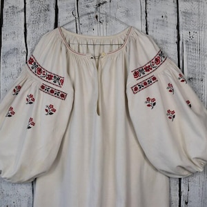 Vintage Ukrainian Embroidered Shirt / Folk Blouse / Handmade Vyshyvanka / Ethnic Peasant Blouse / Boho Embroidery Dress