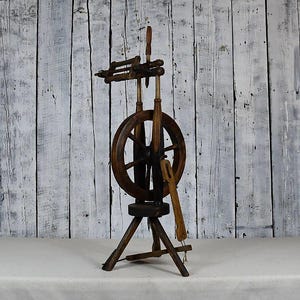 Antiek houten spinnewiel / Vintage garenspinner / Handgemaakte garenmaker / Vintage vezelgereedschap / Rustiek huisdecor