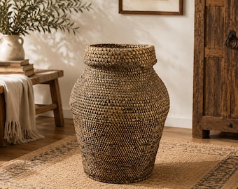 Antique Wicker Basket / Vintage Woven Basket / Rustic Farmhouse Storage / Country Home Decor
