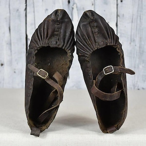 Vintage Leather Sandals / Handmade Boho Shoes / Strappy Flat Sandals / Retro Brown Sandals / Unique Vintage Shoes / Womens Summer Shoes