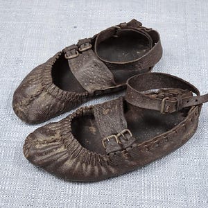 Vintage Leather Sandals / Handmade Boho Shoes / Strappy Flat Sandals / Retro Brown Sandals / Unique Vintage Shoes / Womens Summer Shoes