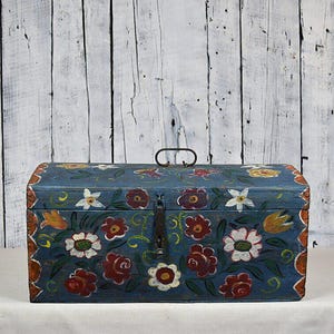 Vintage Wooden Chest / Antique Storage Box / Rustic Treasure Chest / Keepsake Trunk / Decorative Wood Crate / Farmhouse Decor