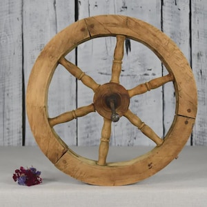 Antique Wooden Spinning Wheel / Rustic Wheel / Decorative Wheel / Farmhouse Prop / Vintage Spinner / Wheel Wall Art Decor