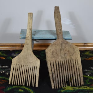 Antique Wool Comb / Primitive Wooden Fiber Tool / Vintage Sheep & Textile Spinner
