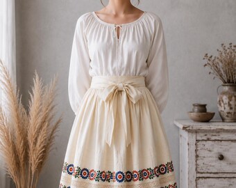 Embroidered Vintage Apron / Rustic Floral Cottagecore Kitchen Style