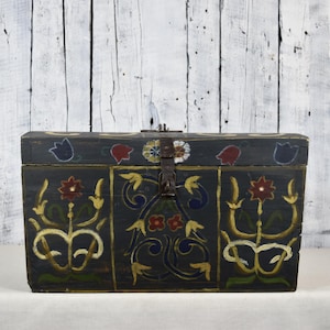 Vintage Wooden Chest / Storage Box / Antique wooden Box / Keepsake Chest / Handmade Decorative Wood Crate