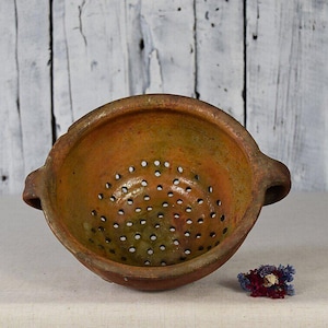 Handmade Pottery Colander / Vintage Stoneware Berry Fruit Strainer / Rustic Ceramic Bowl / Handcrafted Dinnerware / Rustic Kitchen Decor