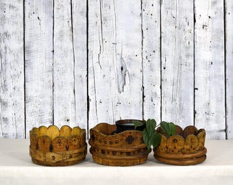 Vintage gesneden houten kom / primitief volkskunstdecor / Rustiek middelpunt van de boerderij