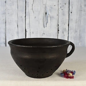 Handmade Pottery Colander / Vintage Stoneware Berry Fruit Strainer / Rustic Ceramic Bowl / Handcrafted Dinnerware / Rustic Kitchen Decor