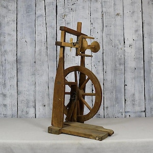 Antiek houten spinnewiel / Vintage garenspinner / Handgemaakte garenmaker / Vintage vezelgereedschap / Rustiek huisdecor