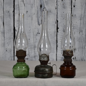 Antique Oil Lamp / Vintage Farmhouse Lantern / Rustic Home Decor