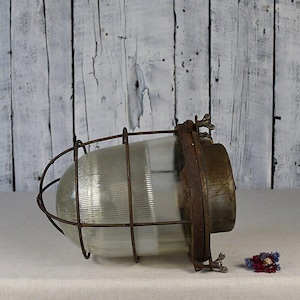 Vintage Industrial Lamp / Retro Pendant Light / Hanging Lamp Shade / Industrial Design Lighting / Metal Pendant / Loft-Style Home Decor