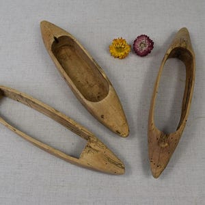 Antique Loom Shuttle Set / Vintage Wooden Weaving Tools / Old Bobbin Shuttles / Rustic Loom Parts / Textile Decor / Spindle Tool