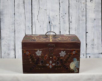 Vintage Wooden Chest / Rustic Storage Box / Primitive Wood Crate / Farmhouse Home Decor