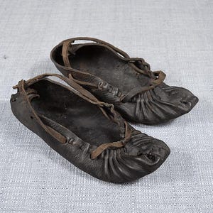Vintage Leather Sandals / Handmade Boho Shoes / Strappy Flat Sandals / Retro Brown Sandals / Unique Vintage Shoes / Womens Summer Shoes