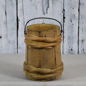 Antiker Holzeimer / Primitives Vintage Holzfass / Rustikaler Getreideeimer / Holzpflanzer oder Korb Dekor