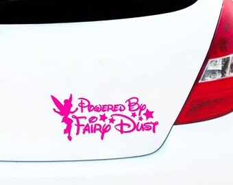 Pegatina de vinilo "Powered By Fairy Dust" (Impulsado por polvo de hadas) para coche, pegatina para coche de chica conductora, pegatina linda para coche, parachoques o ventana