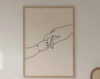 Puede incluir: Un dibujo en blanco y negro de dos manos que se agarran, enmarcado en un marco de madera claro y colgado en una pared blanca.
