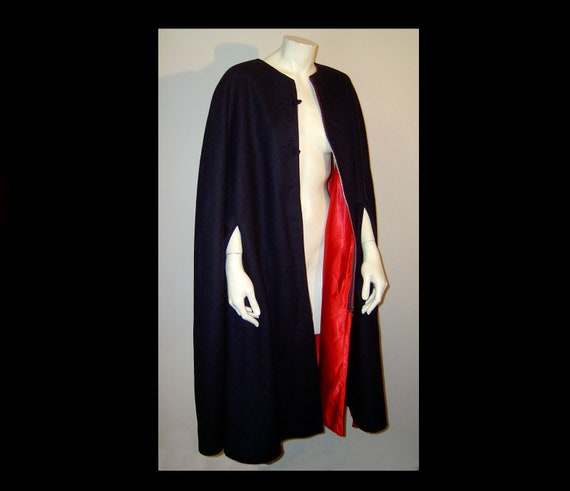 Black wool cloak - w red rayon satin - zip up wit… - image 1