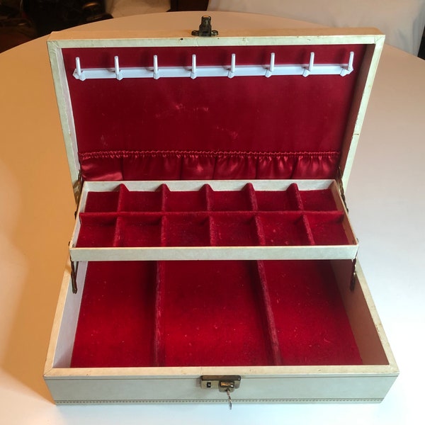 White jewelry box ~ red velvet felt & satin ~ large bombshell pin up case ~ locking with key ~ made in Canada