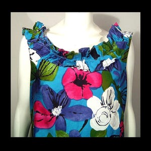 XS Small ~ Hawaiian mini sheath dress ~ McInerny Hawaii ~ ruffled scoop ~ bright blue turquoise purple fuschia large floral print - bust 35