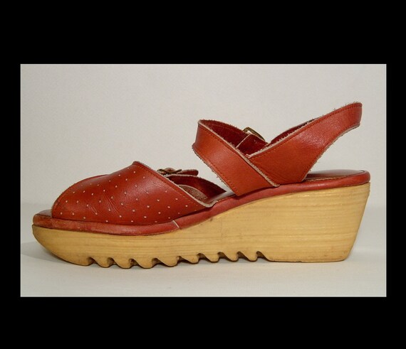 Size 7.5 ~ 1960s 1970s rust brown red leather plat