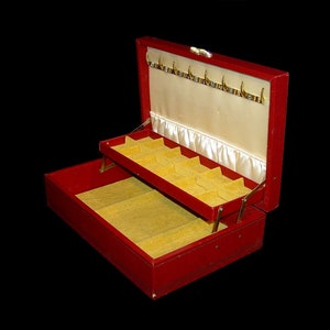 Large maroon red Mele jewellery case ~ gold felt velvet & satin ~ 1950s bombshell pin up vanity box ~ USA