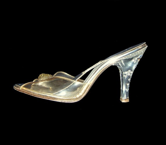 Size 7 ~ Springolator blush pink with lucite rhine