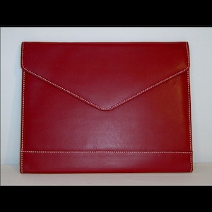 Cartera de los años 70 - maletín tipo sobre rojo burdeos - Laurex Prestige - elegante maletín vegano