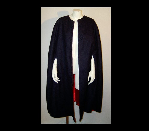 Black wool cloak - w red rayon satin - zip up wit… - image 2