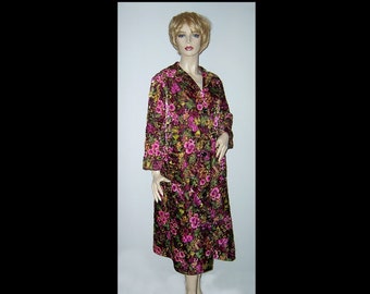 Large XL ~ 1960s lush quilted satin floral robe ~ Asian houses and flowers print ~ green purple pink black ~ long Oriental dressing gown
