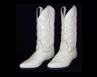 7.5 - Schneeweiße Cowgirlstiefel - mit abgestepptem Leder - Capezio niedriger Absatz spitze Kappe Made in USA
