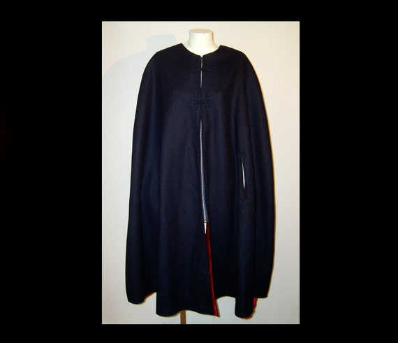 Black wool cloak - w red rayon satin - zip up wit… - image 3