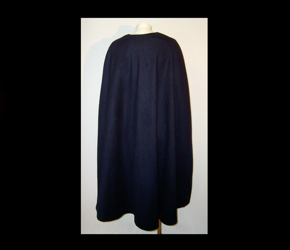 Black wool cloak - w red rayon satin - zip up wit… - image 4