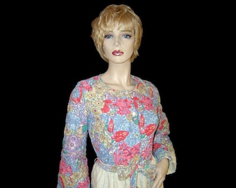 S/M - 1960s floral quilted housecoat – vintage cotton novelty print