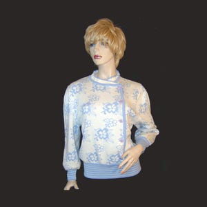 M - Suéter floral de lã tricotada - Cardigã pulôver diferenciado com gola franzida - Modelo transpassado assimétrico