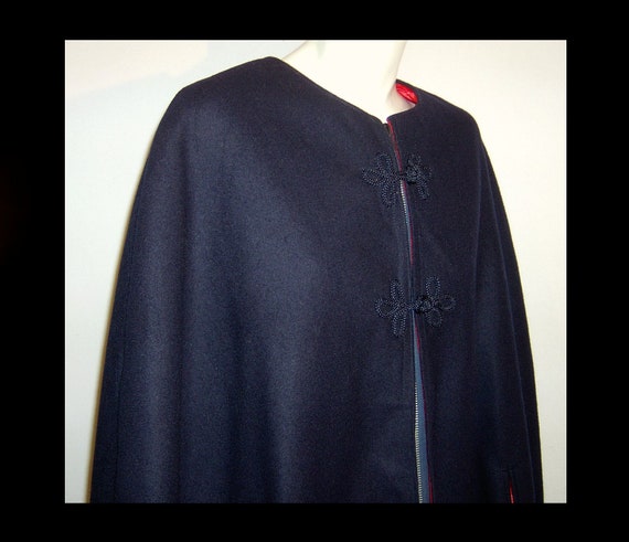 Black wool cloak - w red rayon satin - zip up wit… - image 6