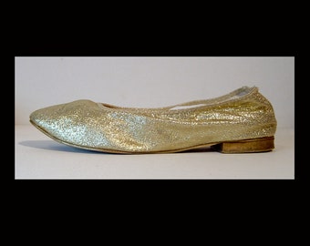 Size 8.5 - 1950s metallic lame ballet shoes - sparkly gold flats - Lyon of London Made in Canada