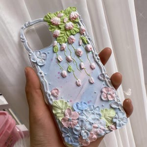 Custodia per telefono Decoden fatta a mano / Cover in colla color crema con fiori pastello 3D / Custodia per iPhone e Samsung con fiori kawaii / Regalo unico per ragazze / Stile Cottagecore.
