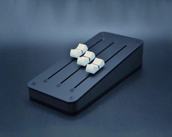 De TRIDENT– MIDI-kontroller med 3 långa faders | Kompakt daw-bediening för musikproduktion