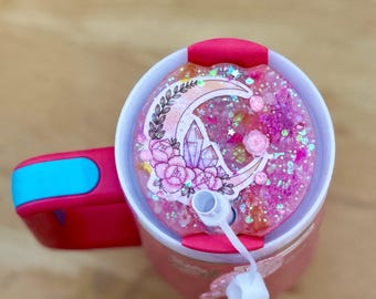 Pink Moon Crystal Bloom” – 30oz Stanley Lid Topper | Crescent Moon & Floral Resin Plate with Glittery Pink Magic