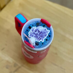 Purple Skull & Roses Glitter Stanley Quencher Topper – Fits 30oz Stanley Quencher 2.0 with Straw – Blue Sparkle Gothic Cup Lid Decoration