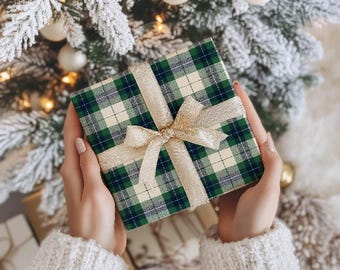 Green Tartan Plaid Wrapping Paper: Modern Christmas Gift Wrap