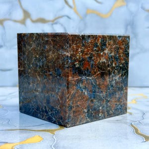 Cubo de Cristal de Larvikita Natural | Pedra Polida em Preto, Cinza e Prata | Cristal de Aterramento | Decoração Mineral para Colecionadores