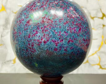 Esfera de apatita rubí: Piedra rosa-azul pulida (185 mm)