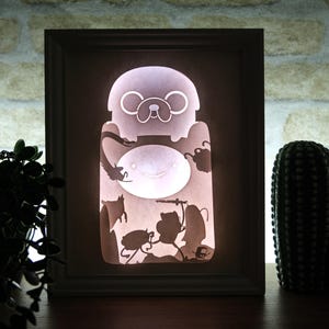 Lámpara de Hora de Aventuras / Lámpara de noche de escritorio / Luz de noche única para amantes de las películas y los juegos / Decoración de escritorio LED hecha a mano