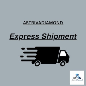Könnte beinhalten: Ein schwarzer Lieferwagen in Bewegung mit dem Text "Express Shipment" in fetter schwarzer Schrift. Der Markenname "ASTRIVADIAMOND" steht darüber. Ein Logo mit einem Diamantring befindet sich in der unteren rechten Ecke. Der Hintergrund ist grau.
